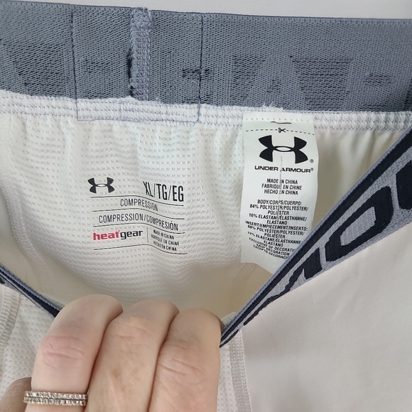 UA Under Armour Compression Slider Shorts Pads Sz XL Heat Gear White/Grey NWOT - Picture 7 of 7